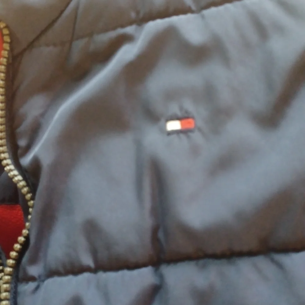 𝅺tommy Hilfiger navy blue jacket. Size 14/ 16 kids size. Warm  winter coat.